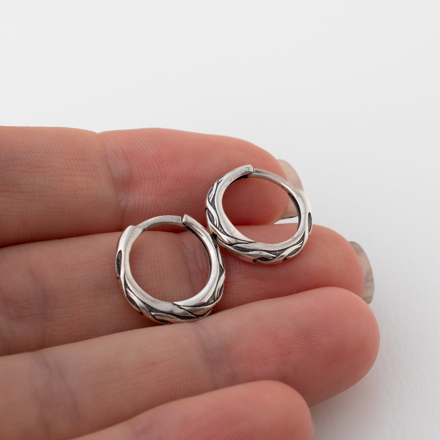 Silver hoop earrings with waved unique ornament for men or women