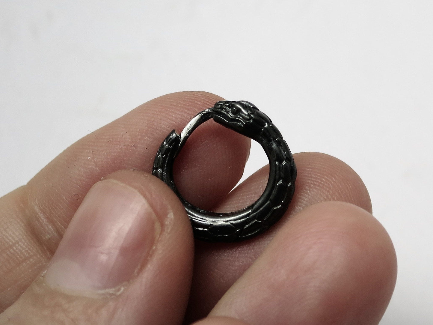 Unisex Black Sterling Silver Ouroboros Snake Hoop Earrings – Handmade Gothic Jewelry | EK007sd